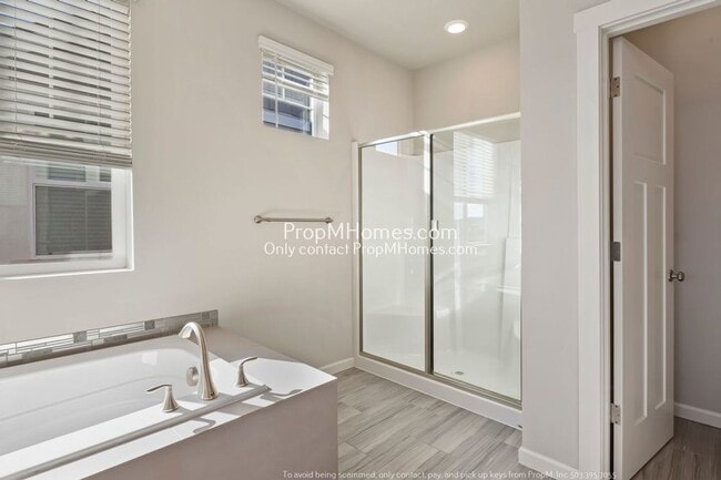 Building Photo - 7112 SE Firefly Ln