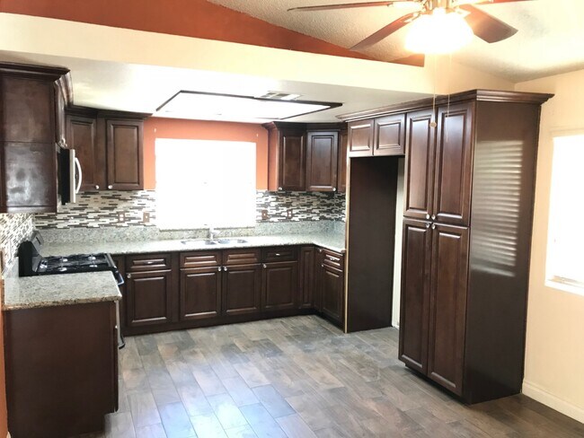 Building Photo - Beautiful 3 Bed 2 Bath Single Story In Perris