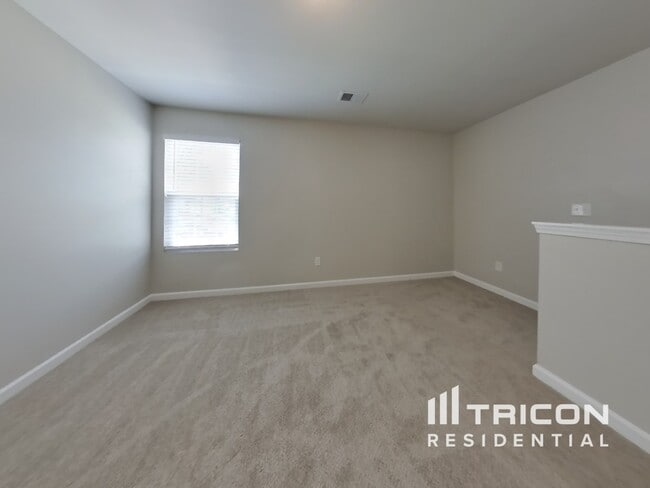 Building Photo - 405 Robin Hill Ln