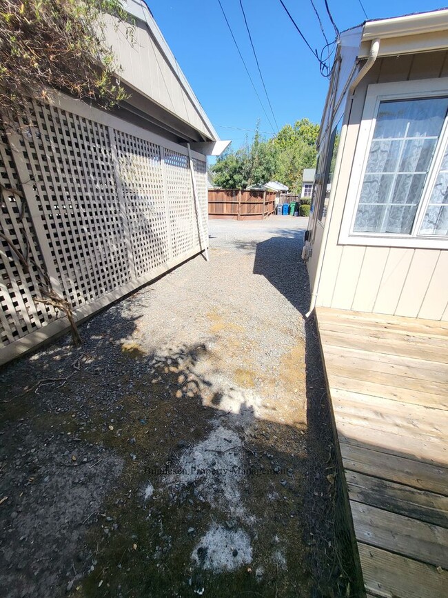 Building Photo - Charming cottage 1 bedroom on the westside...