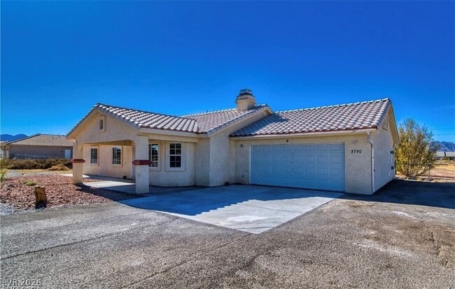 Building Photo - 3790 S Vanguard Ave
