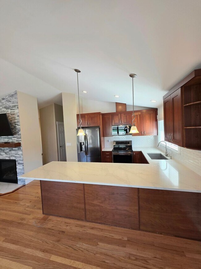 Building Photo - Auburn west hill 4 bedroom and 3 bathroom well maintained home.  Available NOW!