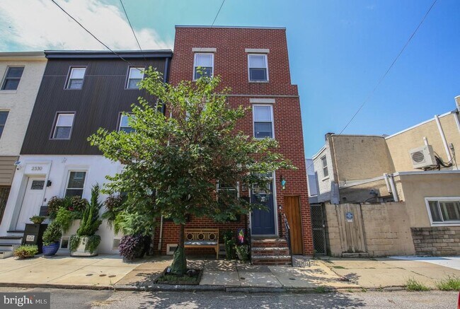 Building Photo - 2328 E Fletcher St