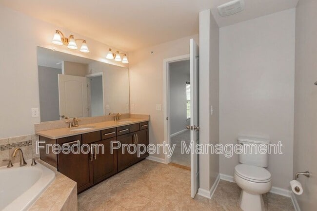 Building Photo - 17002 Beveridge Dr