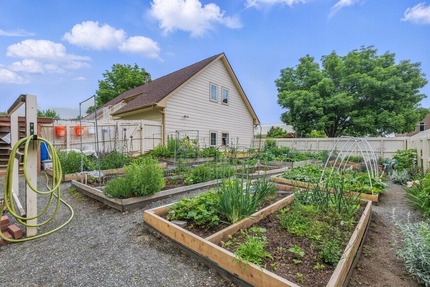 Building Photo - 6076 Gunbarrel Ave