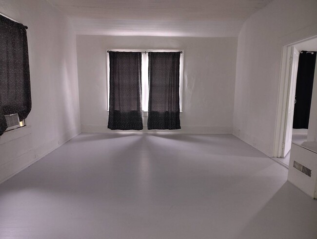 Building Photo - 110 Huger St