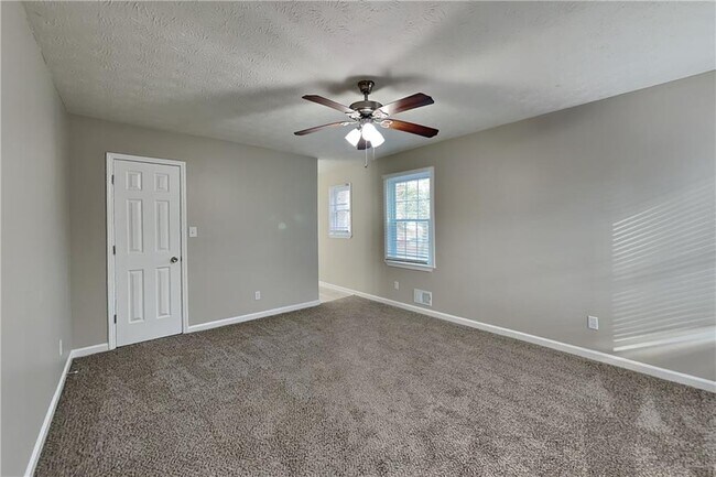 Building Photo - 4505 Laurie Ln SW