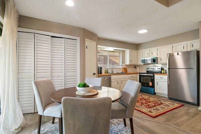 Building Photo - 12400 Overbrook Ln