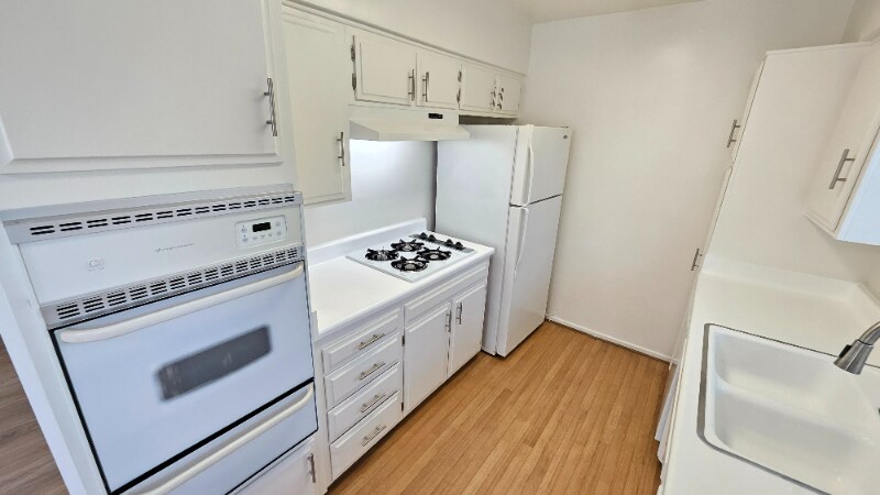 Building Photo - 1130 N Fuller Ave