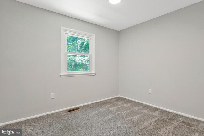 Building Photo - 9205 Midland Turn