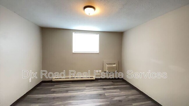 Building Photo - 739 Trumbull St