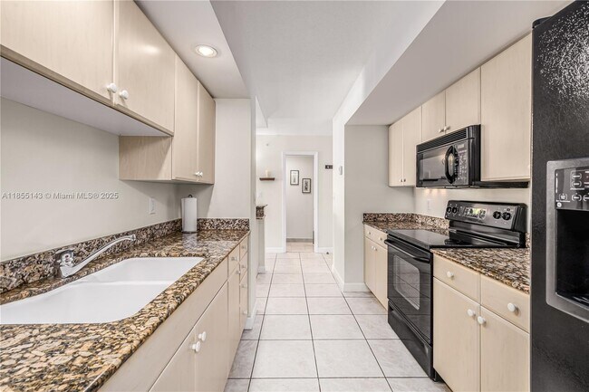 Building Photo - 6917 Collins Ave