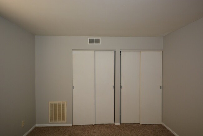 Building Photo - 4330 Villa Dr