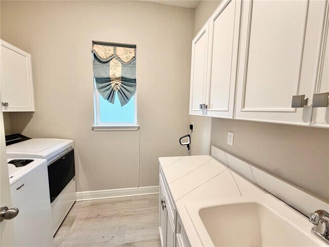 Building Photo - 19153 Planetree St