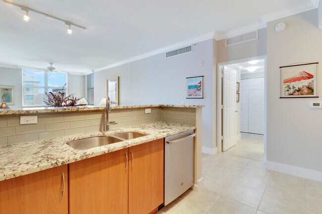 Building Photo - 804 E Windward Way