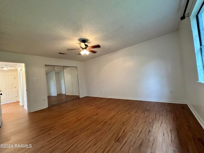 Building Photo - 104 Ambiance Cir