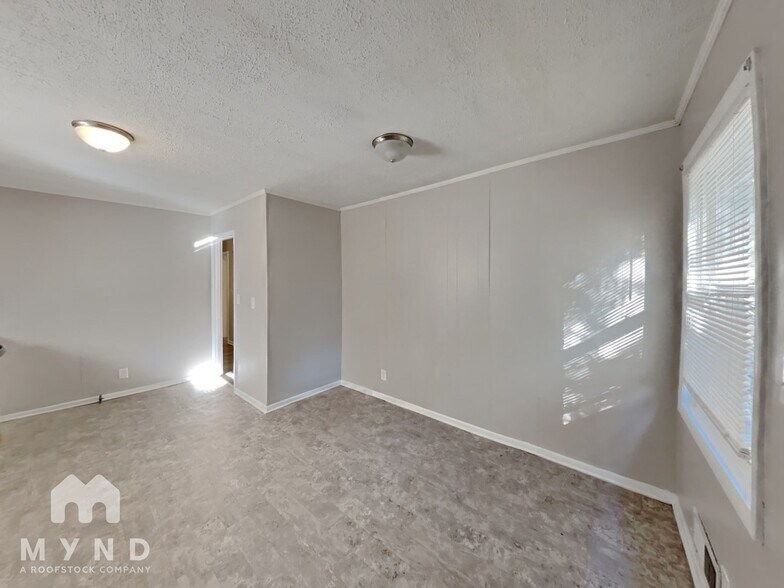 Building Photo - 39 Springside Dr SE