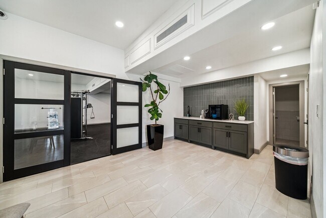 Building Photo - 1 Bed 1 Bath - Remodel