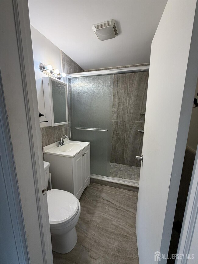 Building Photo - 2729 Woodbridge Ave