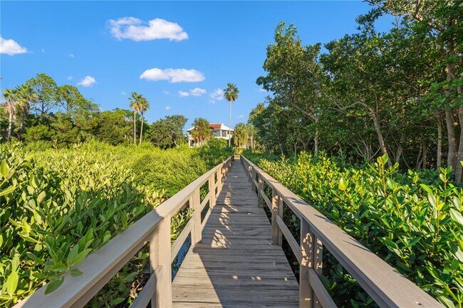 Building Photo - 300 S Florida Ave