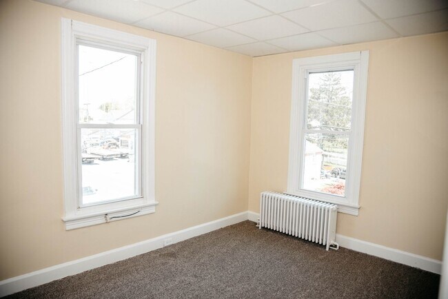Building Photo - 327 Spruce St