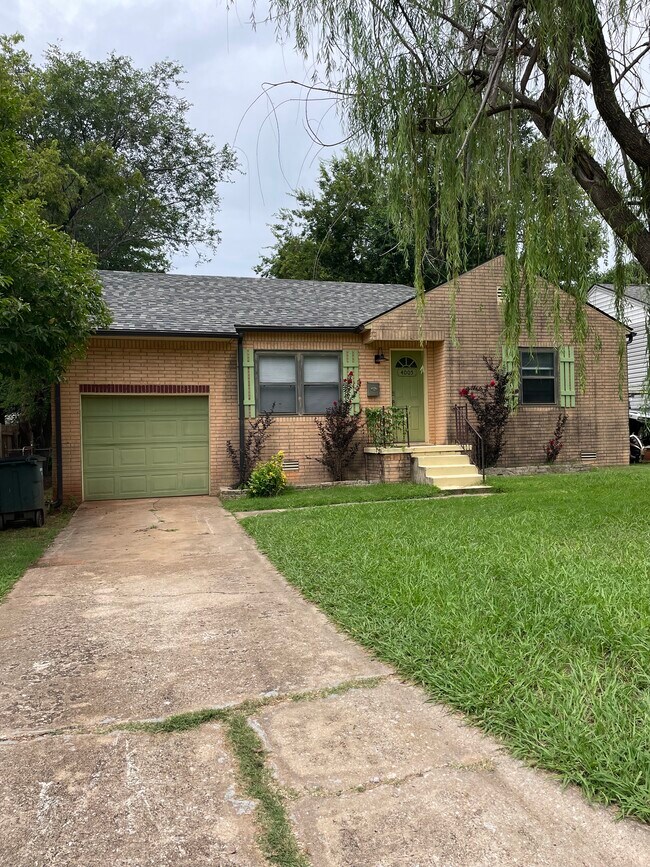 Primary Photo - 4005 SE 26th St