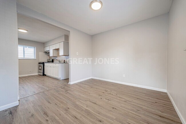 Building Photo - Charming