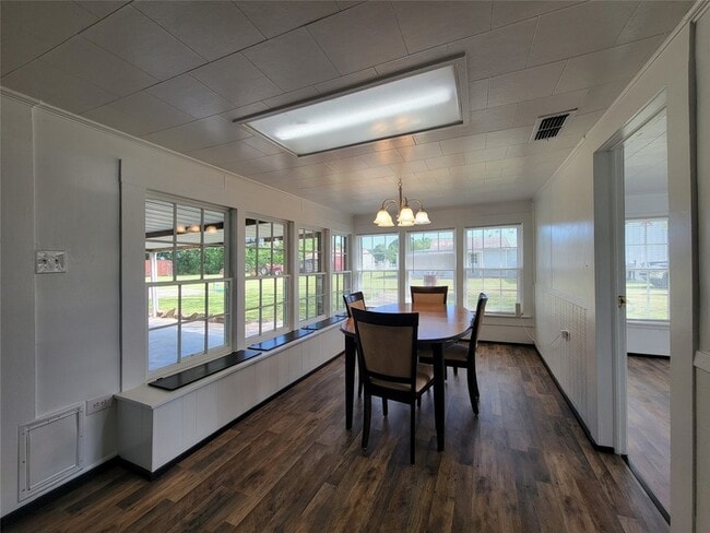 Building Photo - 1112 VZ Co Rd 1703