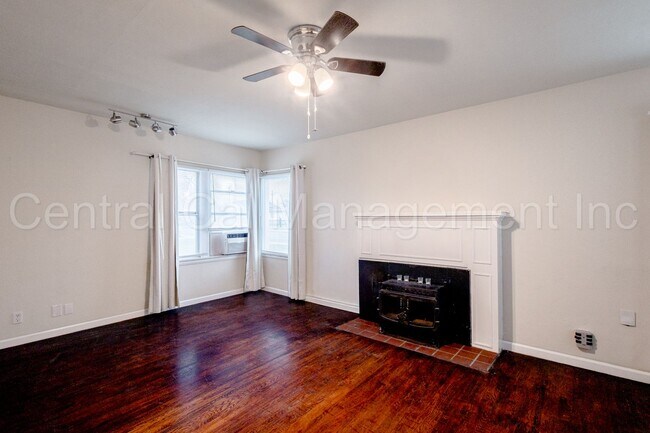 Building Photo - 2 Bedroom/1 Bath Home - $1795 Per Month!