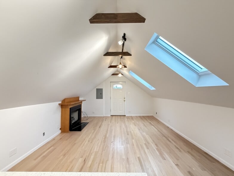 Building Photo - 1401 N Bosworth Ave