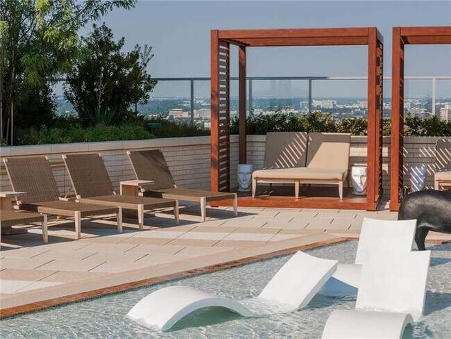 Building Photo - 312 Bowie St