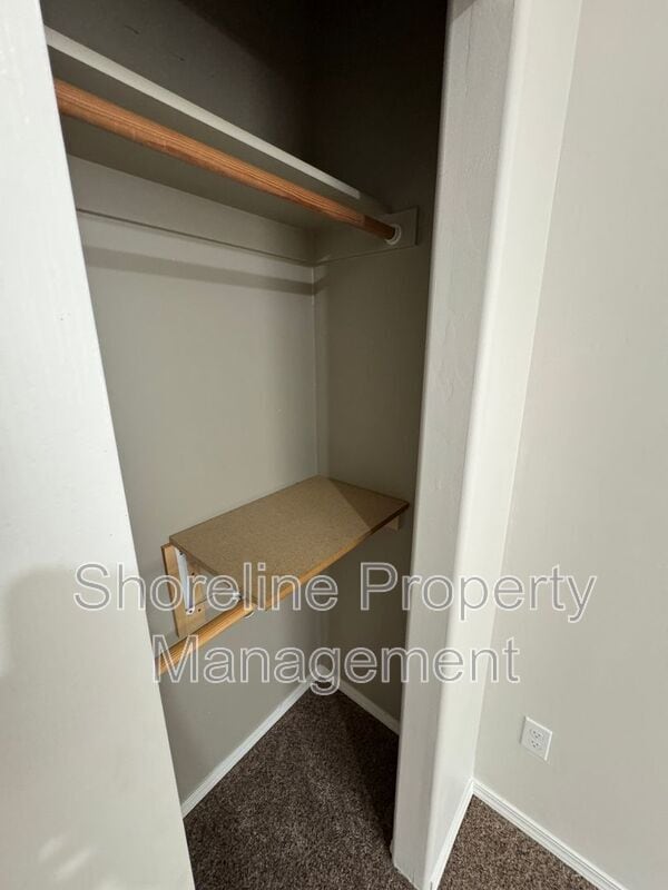 Building Photo - 511 Diamond Lake St