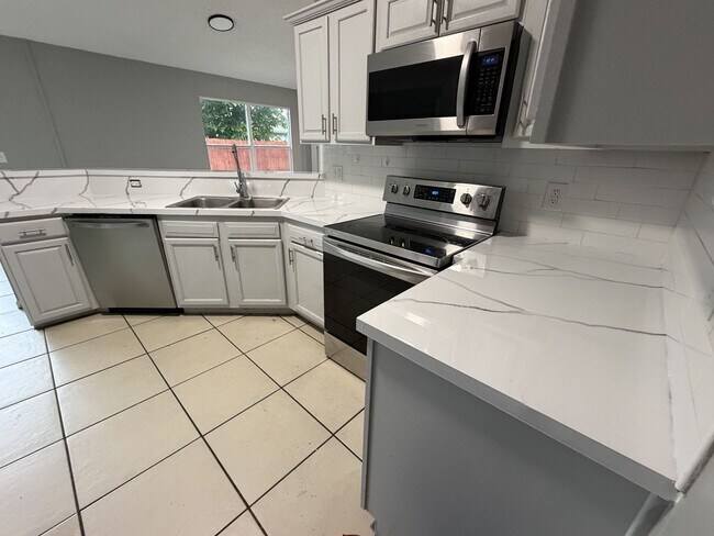 Building Photo - 424 Rolling Rock Ct