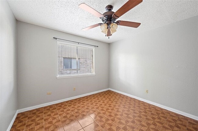 Building Photo - 16410 N Cross Dr