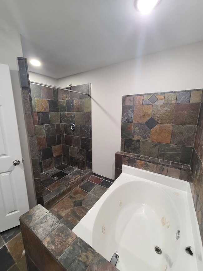 Building Photo - Comfortable Living in the Heart of Goose Creek