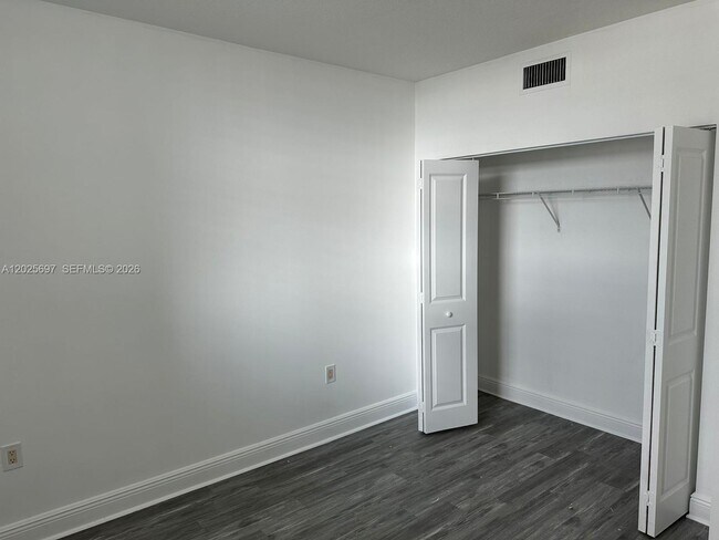 Building Photo - 1250 S Miami Ave