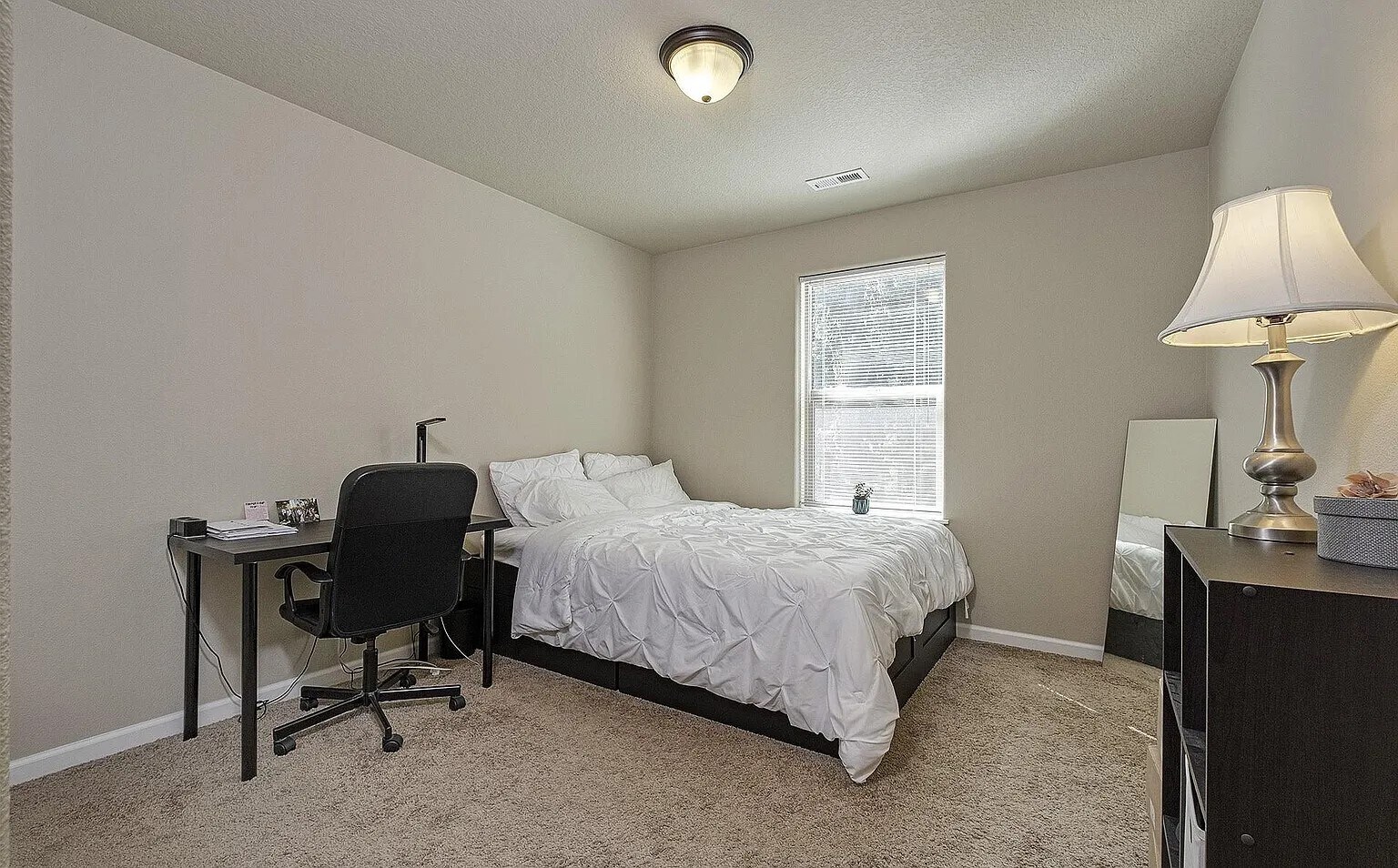 Building Photo - 2733 25th Ave