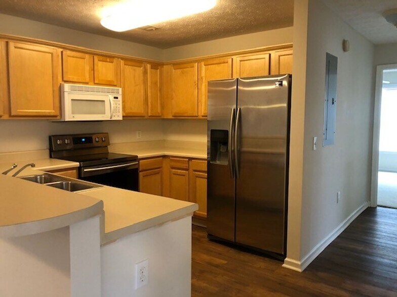 Building Photo - Southern Edge Condo - Close to Campus