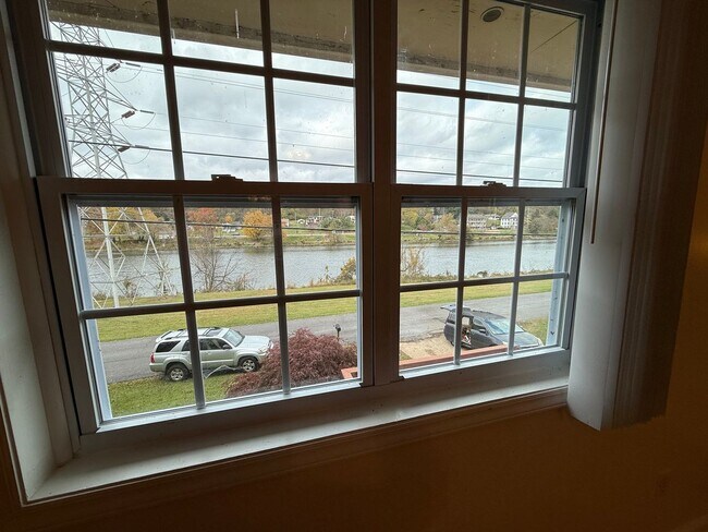 Building Photo - Enjoy Panoramic Holston River Views from T...