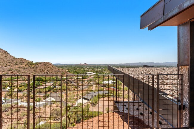 Building Photo - 4925 E Red Rock Dr