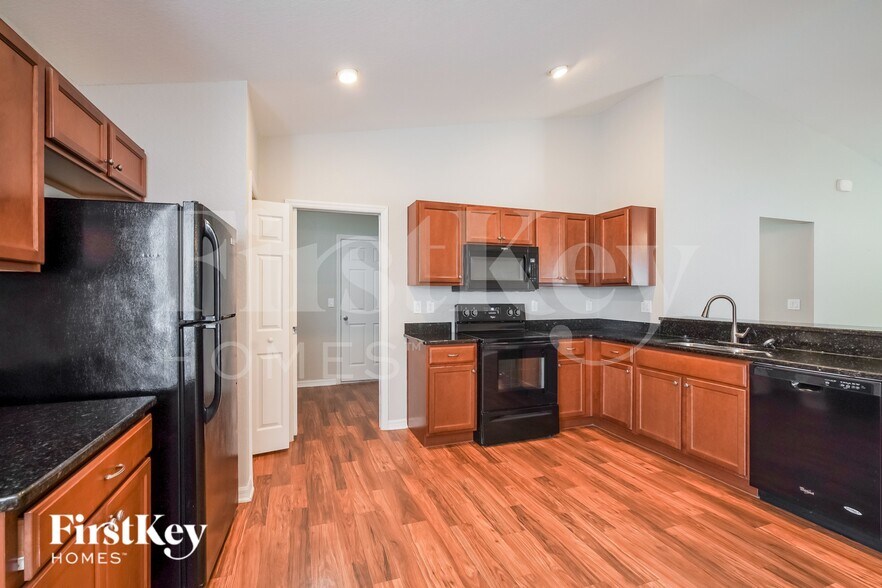 Building Photo - 881 Greenshank Dr