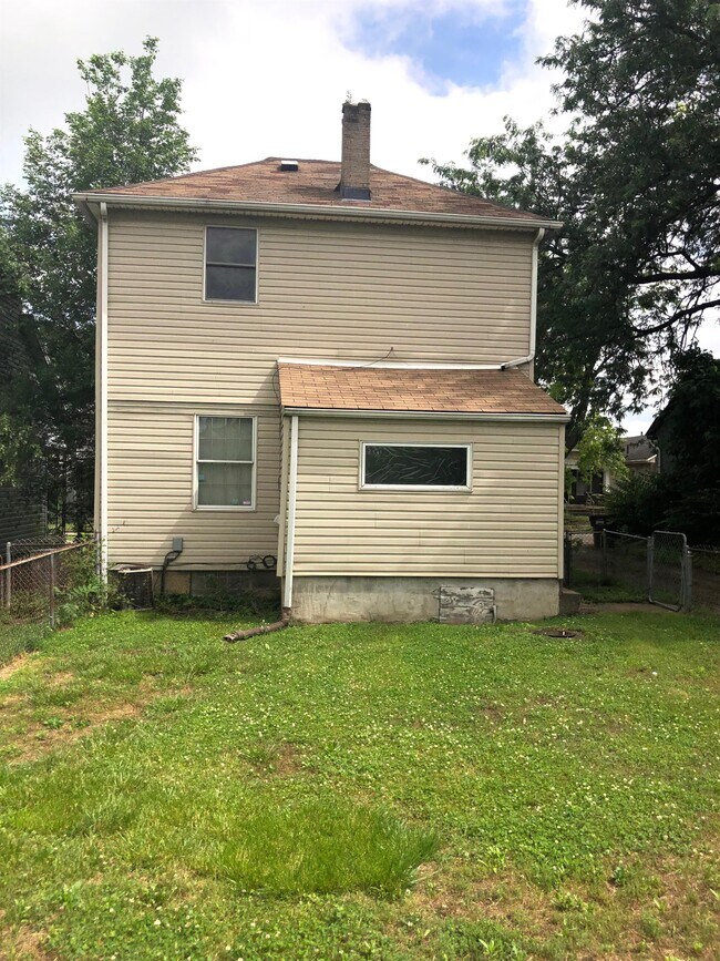 Building Photo - 1820 Clarendon Ave