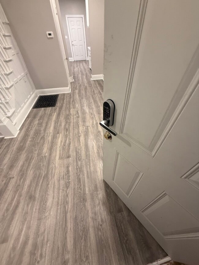 Building Photo - 746 N Schuyler Ave