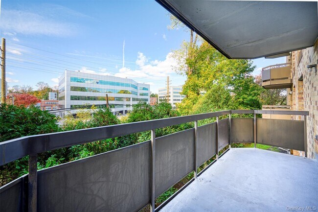 Building Photo - 141 Great Neck Rd