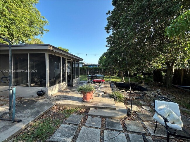 Building Photo - 571 SW 29th Terrace