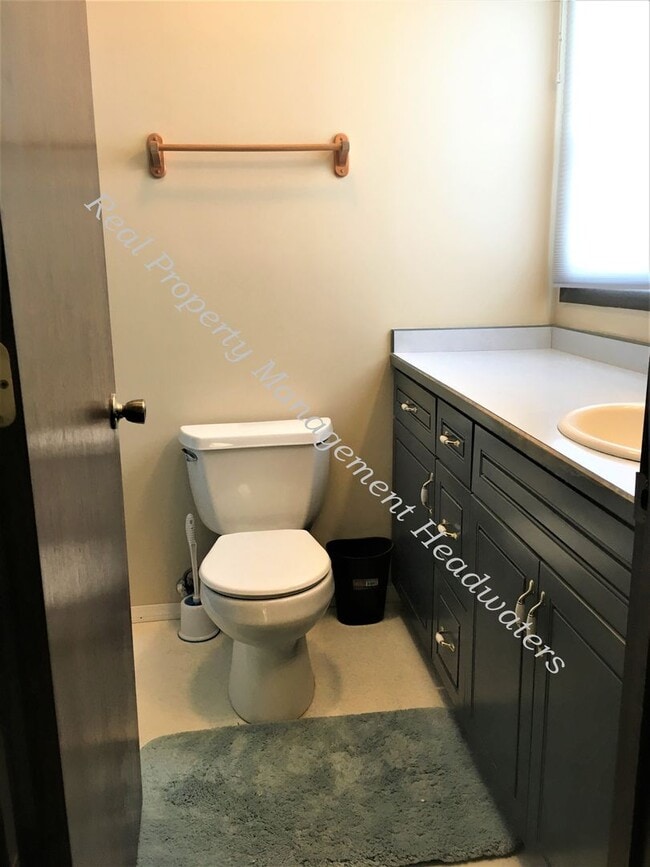 Building Photo - 5 Bedroom 3-1/2 Bath House For Rent