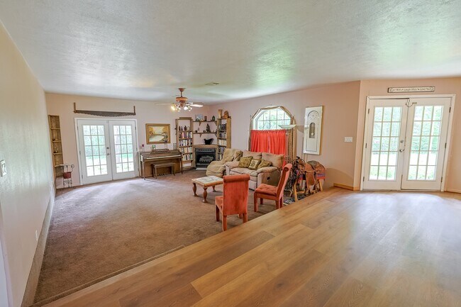 Building Photo - 8 Vick Rd