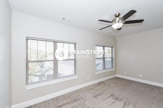 Building Photo - 2 Bedroom Pet-Friendly Home in Lebanon, TN with Main Street Renewal