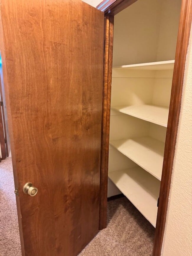 Building Photo - Arroyo Manor 3 Bedroom- with bonus room and 2 car garage!