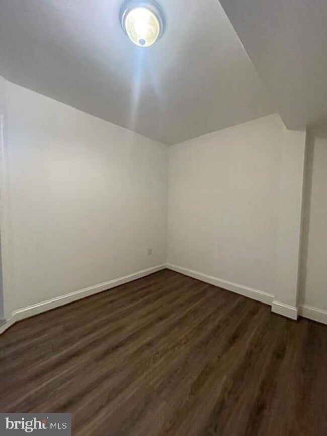 Building Photo - SPACIOUS TH IN OLNEY